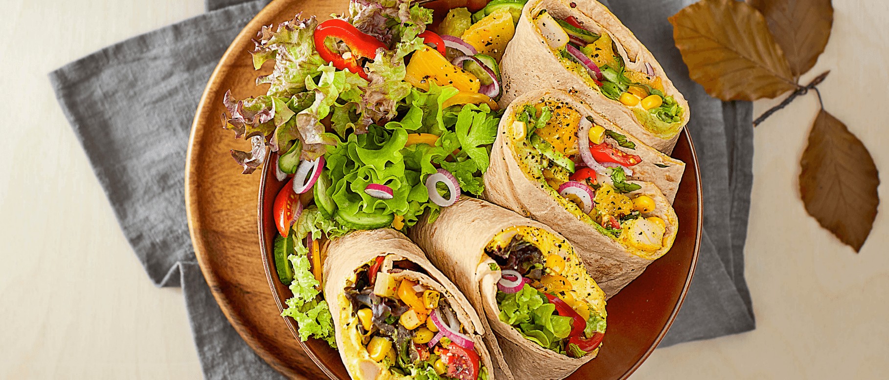 Wraps met kipsalade, ananas en groentjes