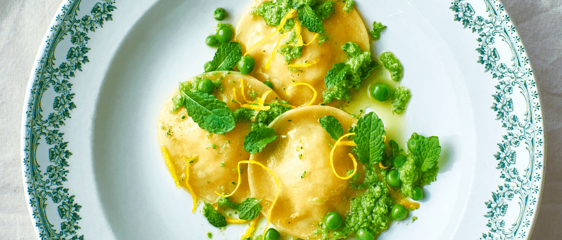 Ravioli met ricotta en broccolipesto